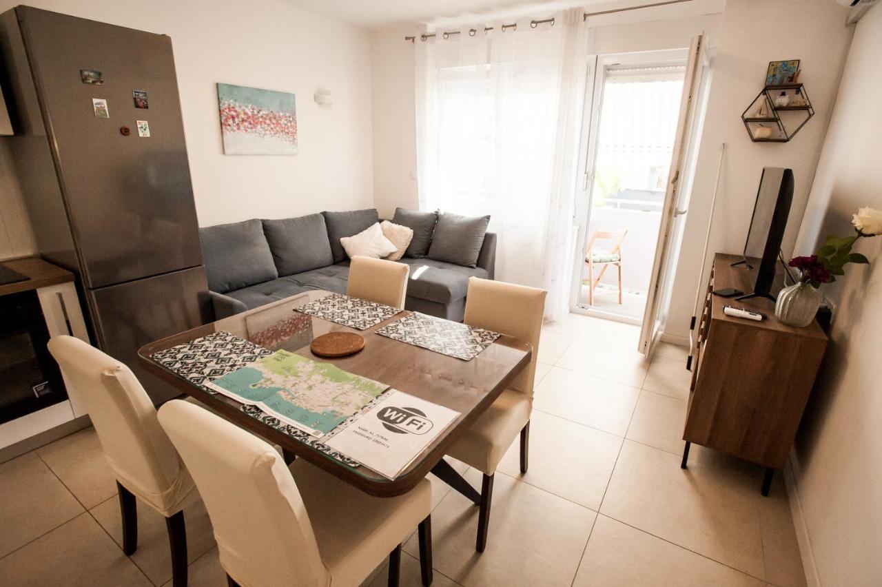 Apartment Little Violet - Balcony & Free Parking Zadar Exterior photo
